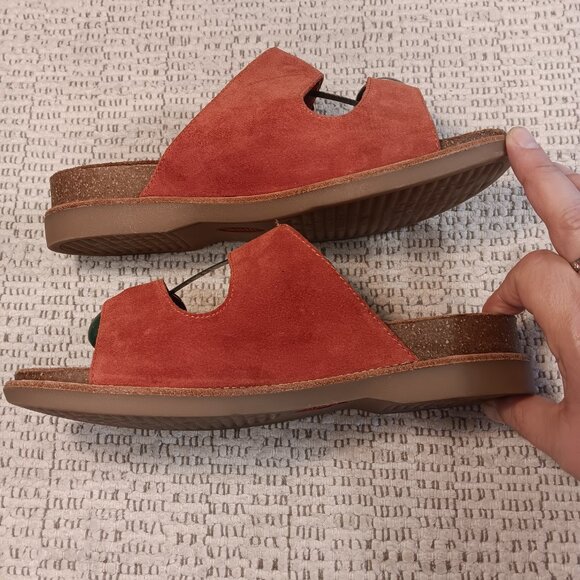 Sofft women's cardinal red suede leather adjustable slide sandals sz 8 Medium - Picture 4 of 15